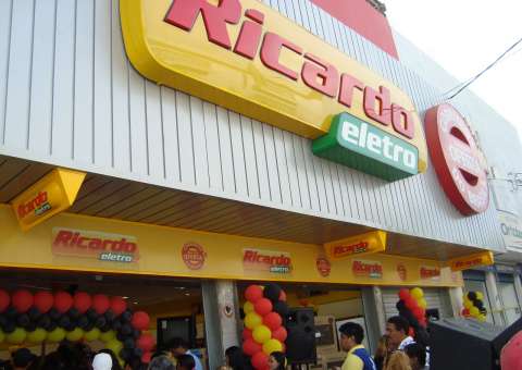 Ricardo Eletro encerra atividades  e vai demitir 295 trabalhadores 