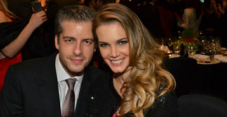 Revelado motivo do fim do casamento relâmpago de Victor Chaves com Claudia Swarowsky