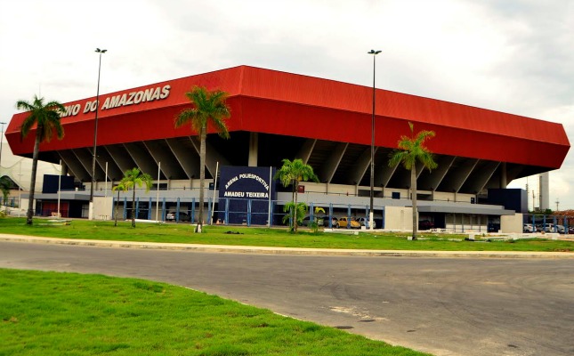 Água invade Arena Amadeu Teixeira e atrapalha 'Flamengo X Vasco' em Manaus