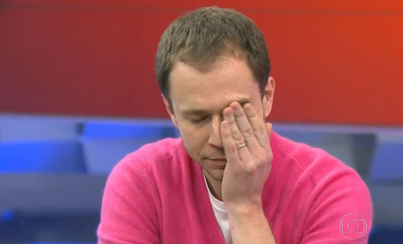 Tiago Leifert usa foto de Pedro nu como capa de perfil no Twitter e 'pega mal'