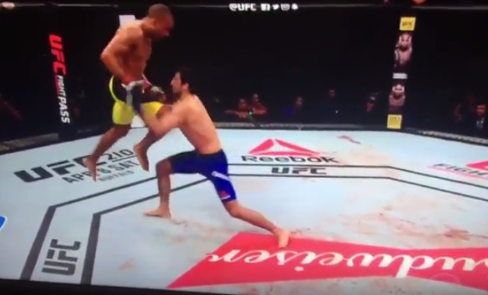 Após nocaute com joelhada voadora, Edson Barboza pede pela disputa de cinturão