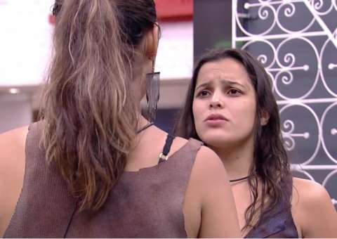 Depois de climão em festa, Emilly critica Marcos para Vivian