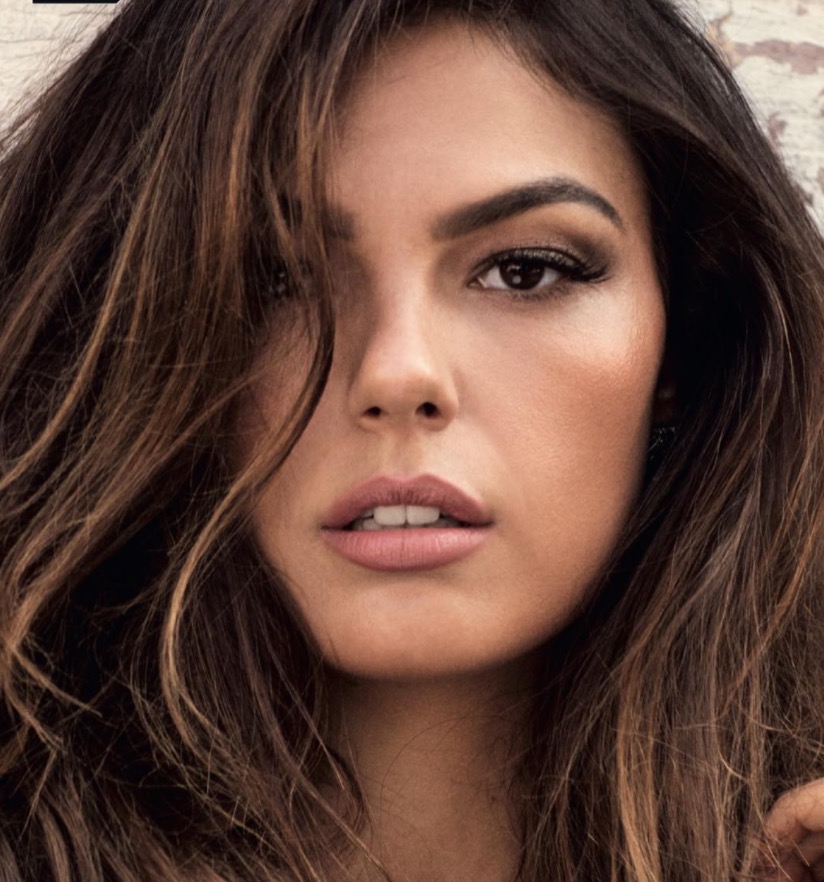 Ísis Valverde posta foto de biquíni e arranca elogios: 'chorando nesse corpo'