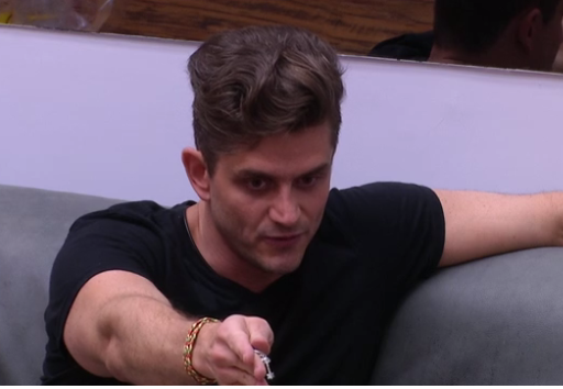 DR do casal: Emilly questiona seus pontos positivos e Marcos lista: 'Você beija bem, transa legal'