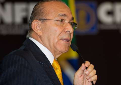 Após 21 dias afastado, Padilha volta ao Planalto nesta segunda 