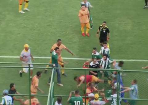 Clássico entre Gama e Brasiliense termina em confusão e pancadaria