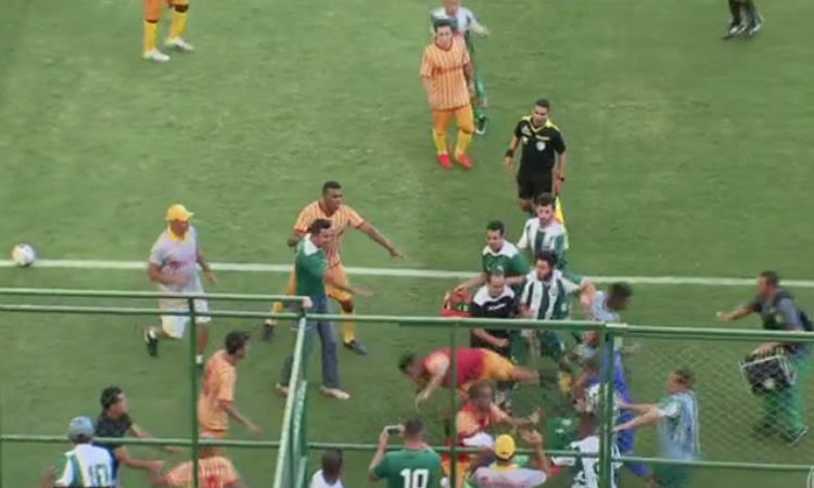 Clássico entre Gama e Brasiliense termina em confusão e pancadaria