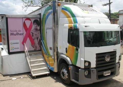 Carreta da Mulher realiza atendimento no estacionamento da Suframa 