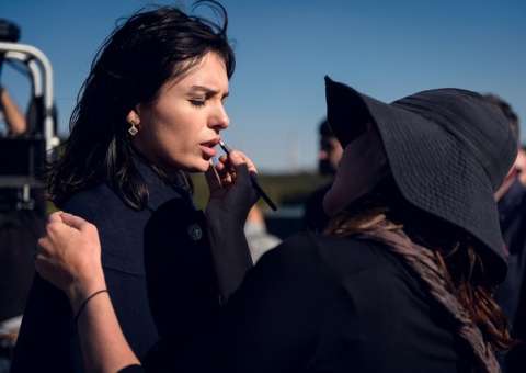 Monica Iozzi volta às telinhas como protagonista na série ‘Vade Retro’