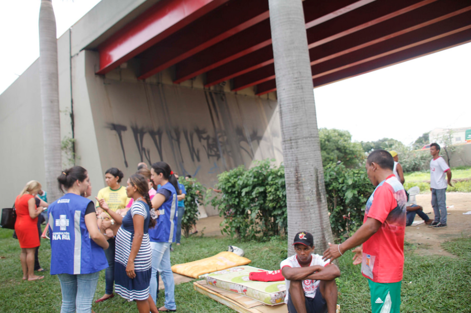 Força-tarefa avalia situação de venezuelanos acampados em rodoviária de Manaus