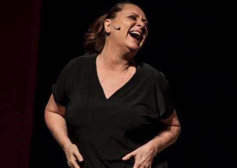 Elizabeth Savala volta a Manaus com A.M.A.D.A.S