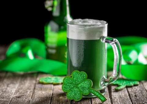 Cervejaria Rio Negro celebra Saint Patrick's Day com chope verde
