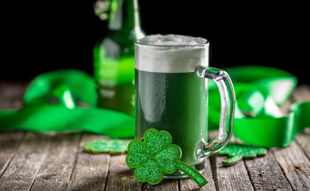 Cervejaria Rio Negro celebra Saint Patrick's Day com chope verde