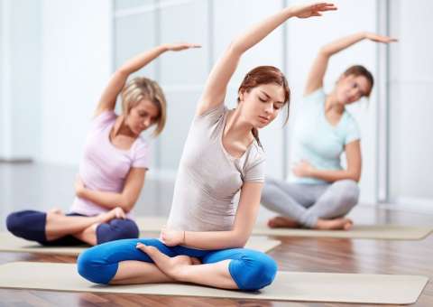 Yoga realmente emagrece? Especialista responde