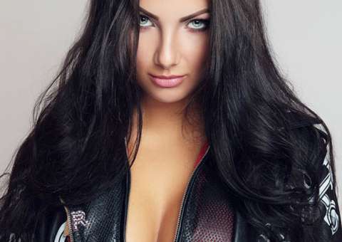 Com direito a barraco, nova participante do BBB deixa reality da Espanha rumo ao Brasil 