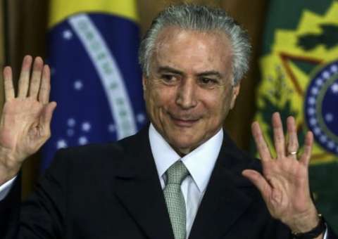 Temer discute reforma política com TSE e Congresso