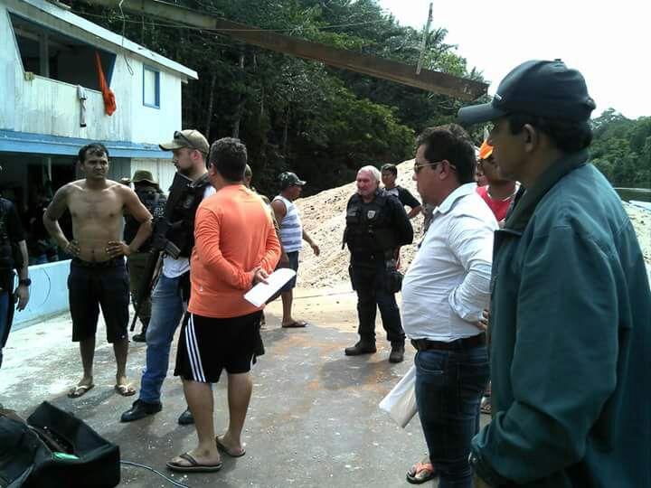 Operação da PF apreende balsas de prefeito por exploração legal de seixo no Am