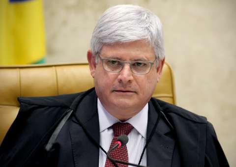 Aproximadamente dez governadores estão na lista de Janot