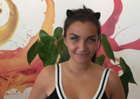 De body, Elettra entra no BBB rebolando muito. Vídeos