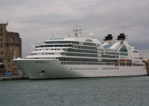 Cruzeiro Seabourn Quest traz 384 turistas a Manaus