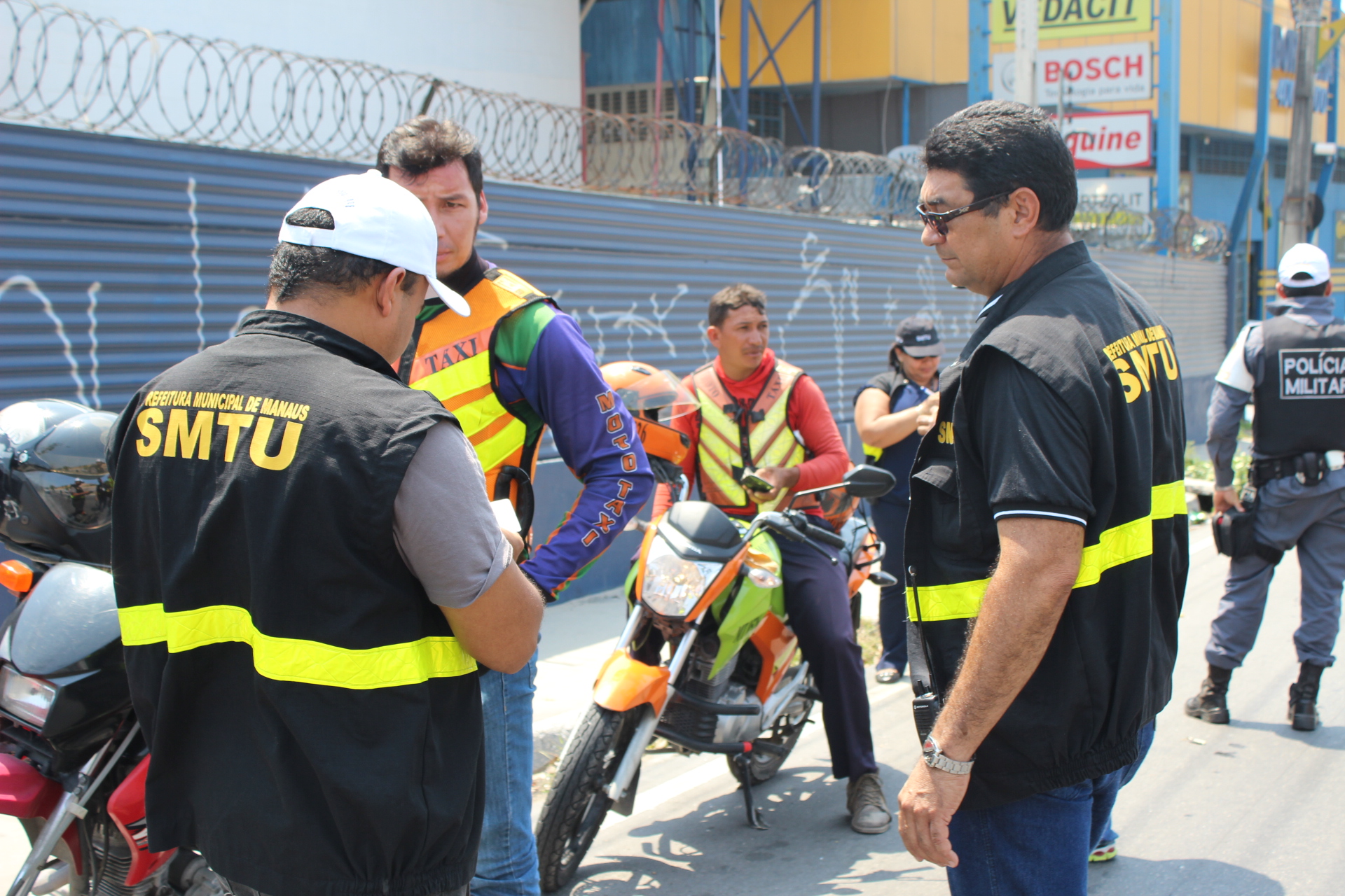 Fiscalização de serviços de transportes irregulares apreende mais de 30 veículos em Manaus 