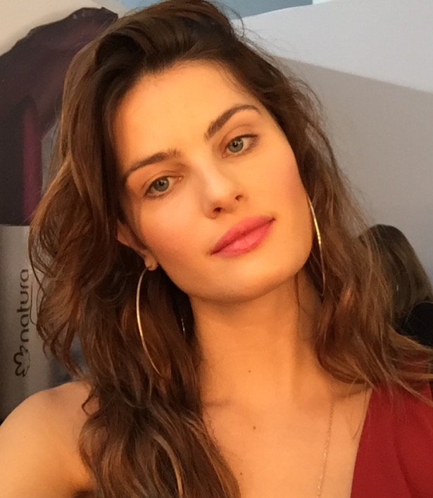 Isabeli Fontana fala sobre sexo de 8h de duração com Di Ferrero