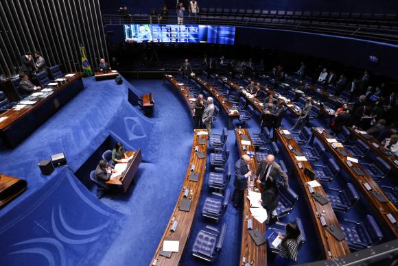 Senado aprova projeto que impede operadoras de limitar dados da banda larga fixa