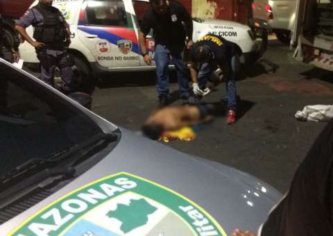Após discussão em bar, homem é morto com facada no peito em Manaus