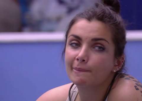BBB 17: Elettra agita festa com brothers e quer saber: 'Quem é forte na casa?'