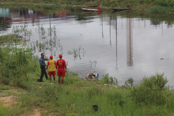 Com corda no pescoço, corpo é encontrado dentro de igarapé em Manaus  