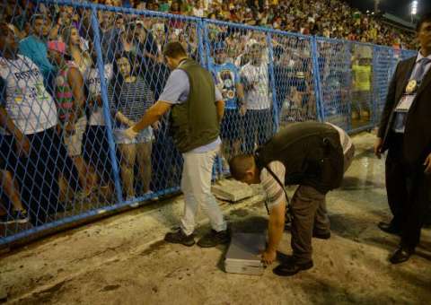 Polícia Civil indicia quatro pessoas por acidente com carro alegórico, no Rio