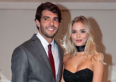 Kaká pede namorada em casamento 