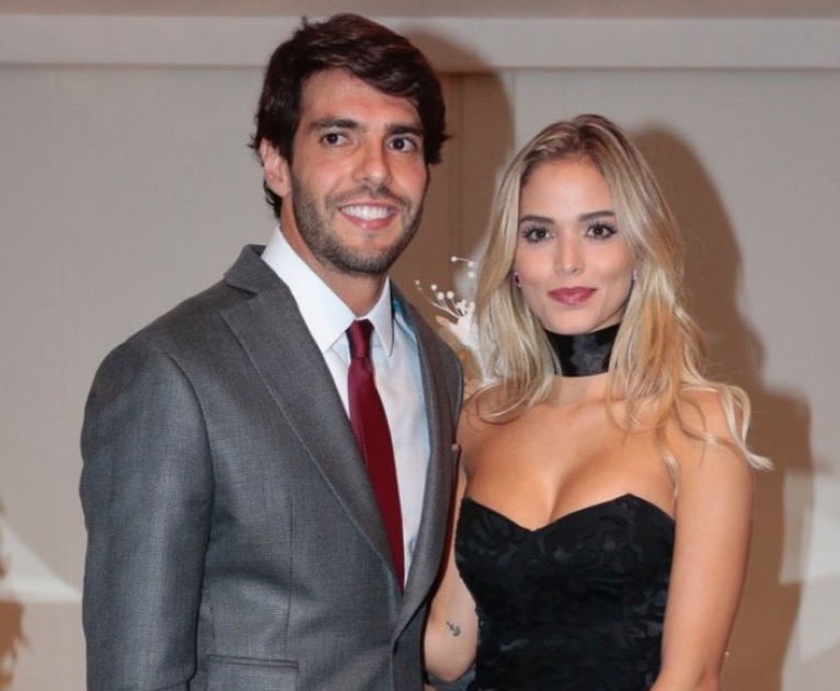 Kaká pede namorada em casamento 