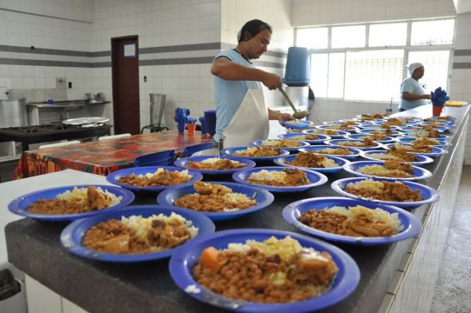 Prefeitura anuncia mais de 20 proposta para fornecimento de merenda escolar em Manaus    