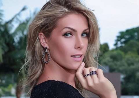 Tamanho da sala de Ana Hickmann choca internautas e vira piada na internet