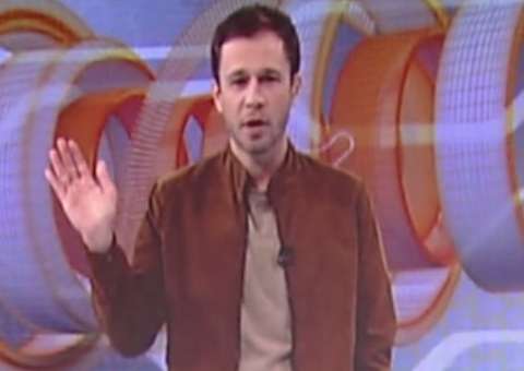 Tiago Leifert dá bronca em brothers após chegada de participante 