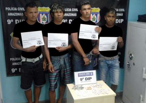 Grupo é preso com 150 trouxinhas de drogas em Manaus
