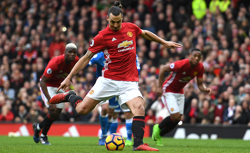 Manchester United avança e Lyon elimina Roma nas oitavas da Liga Europa