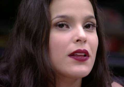 BBB17: Emilly diz que não é decente mulher transar em reality e Marcos diz: “Então você não é decente?”