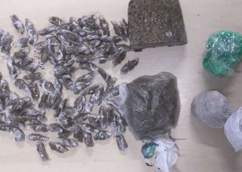 'Branquinho' é preso em flagrante arma de fogo e 48 munições em Manaus