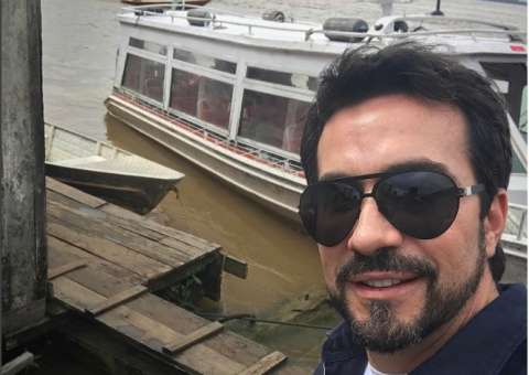 No Amazonas, padre Fábio de Melo recria cena do Titanic