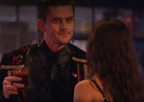 BBB17: Marcos diz para Emilly que vai defendê-la até o fim e que se for preciso tomará atitude radical