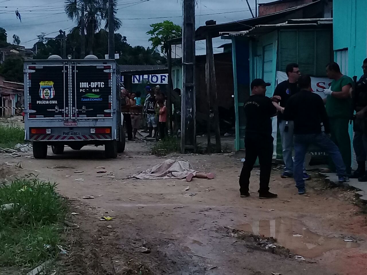 Mulher discute com traficante e é assassinada com tiro na cabeça