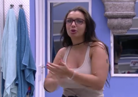 BBB17: Elettra surpreende Vivian ao cantar hit amazonense