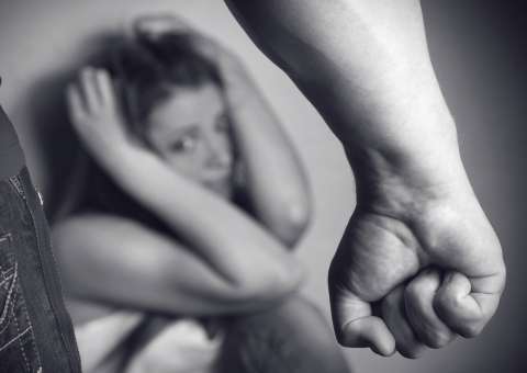 Homem é preso suspeito de agredir a mãe e tentar estrangular irmã