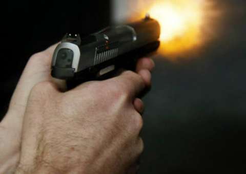 Jovem é executado com 4 tiros por homem misterioso no AM