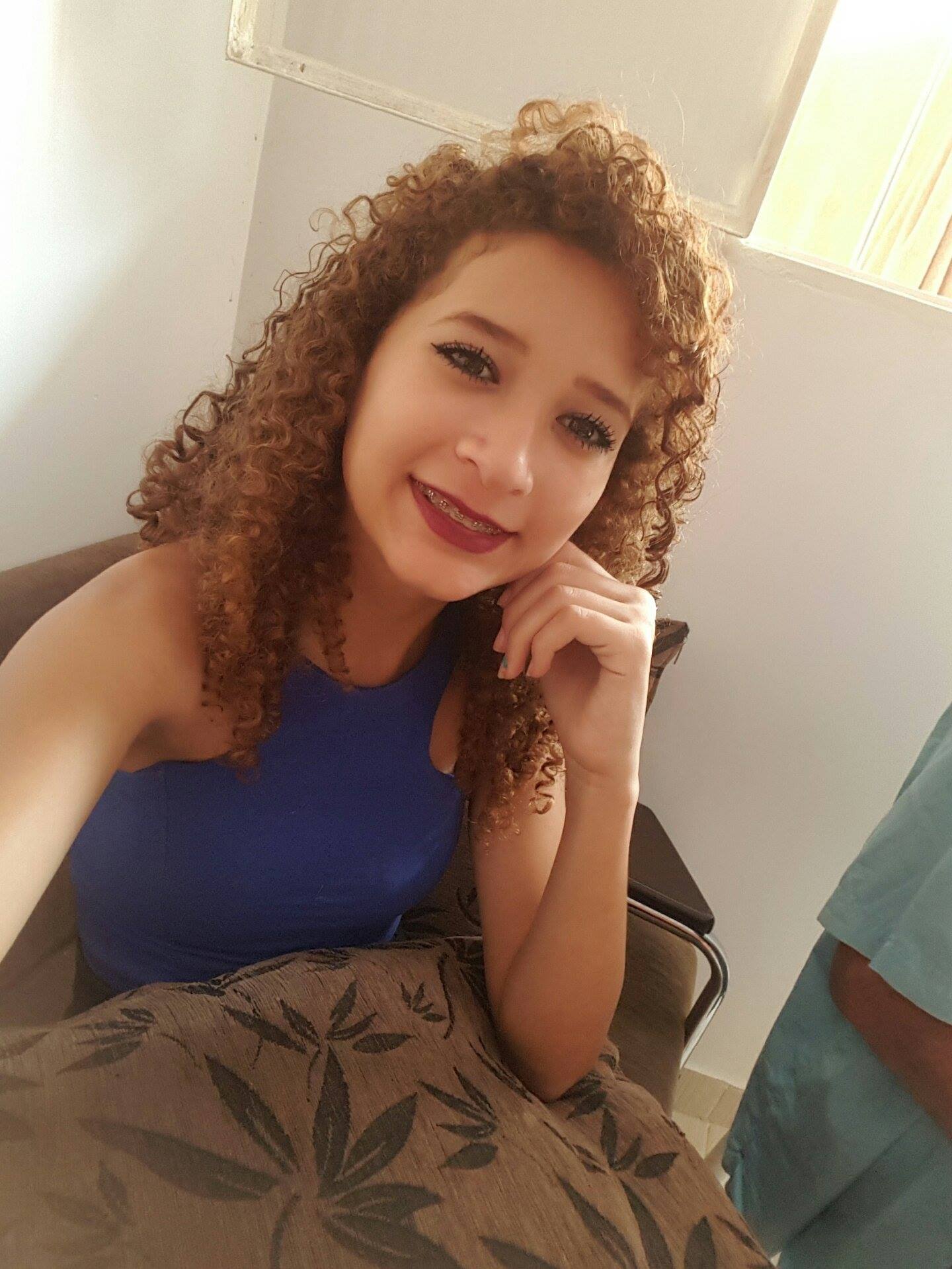 Família procura adolescente que desapareceu após deixar colega na parada de ônibus em Manaus