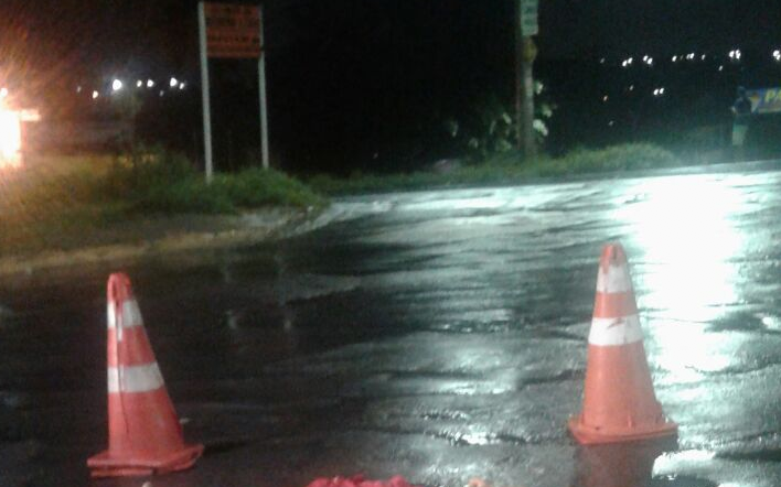 Com sinais de espancamento, corpo de homem é arremessado para fora de carro em Manaus