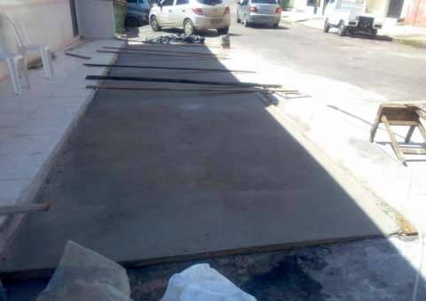  Implurb registra aumento de 180% em demolições de obstruções em calçadas públicas