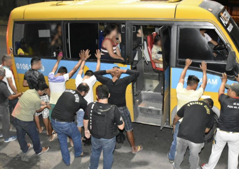 Mais de 200 passageiros são fiscalizados durante operação 'Catraca' em Manaus